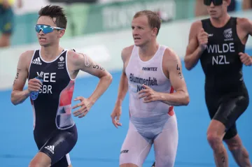 Kristian Blummenfelt si běží pro zlato z olympijského triatlonu