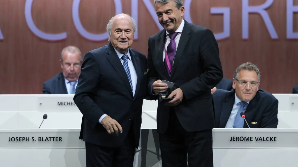 Šéf FIFA Sepp Blatter a předseda německého svazu Wolfgang Niersbach 