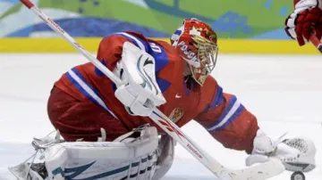 Ruský brankář Jevgenij Nabokov