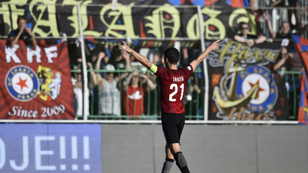 David Lafata se raduje z vítězství v Mladé Boleslavi