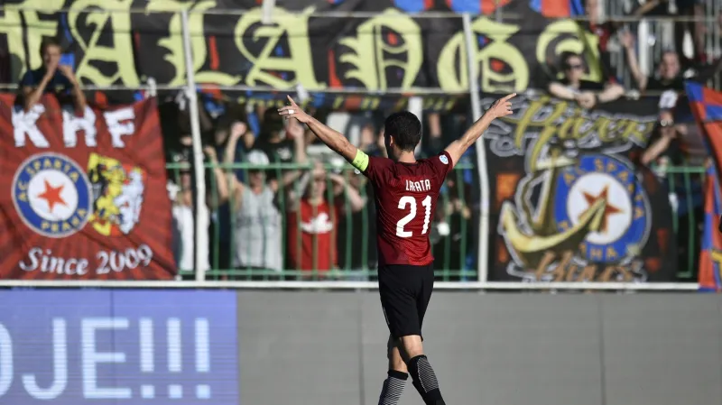 David Lafata se raduje z vítězství v Mladé Boleslavi