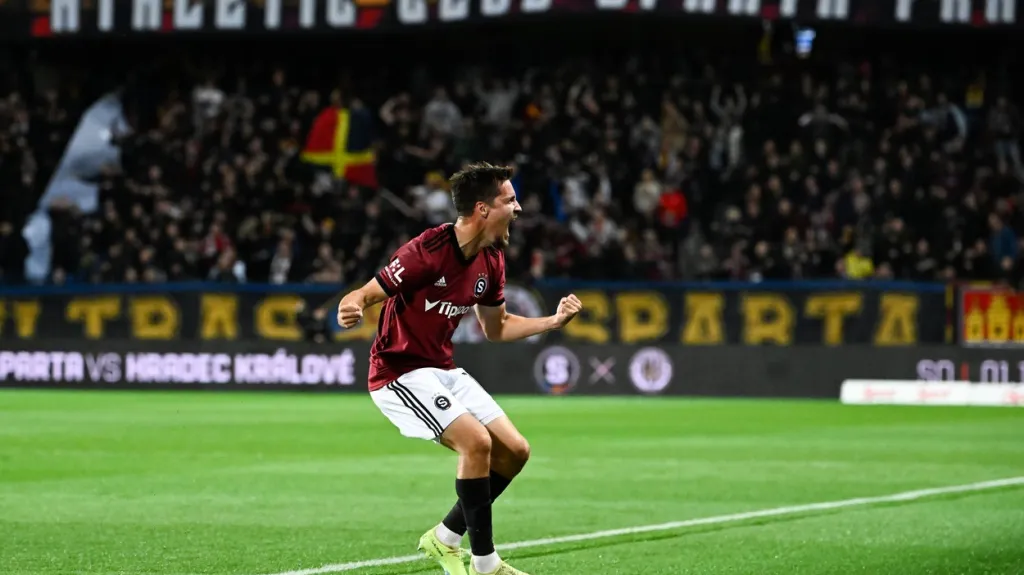 Slavící Lukáš Sadílek