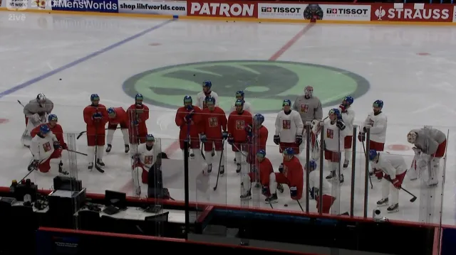 Češi se připravují na čtvrtfinále MS, na rozbruslení scházel Voženílek