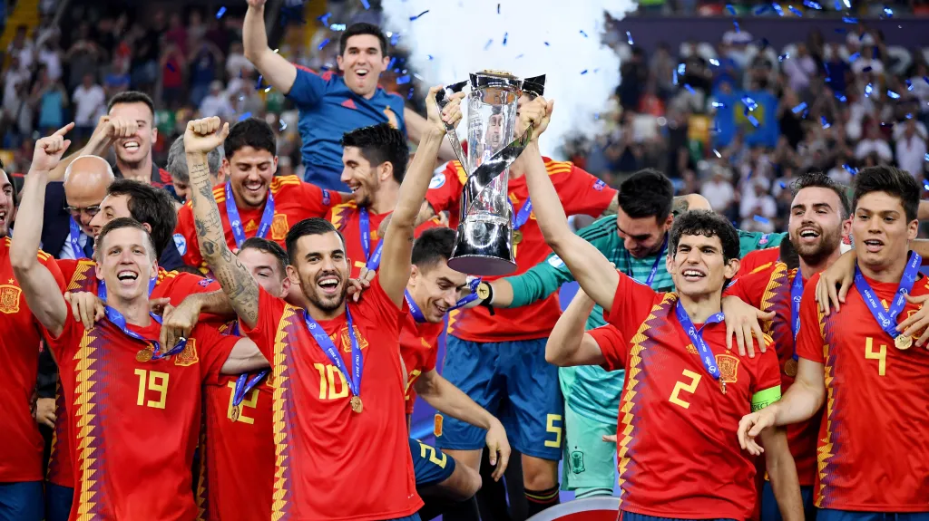 Španělští fotbalisté slaví titul na ME do 21 let