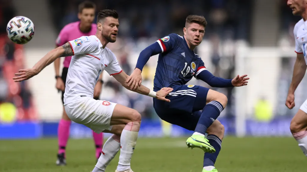 Ondřej Čelůstka v utkání se Skotskem