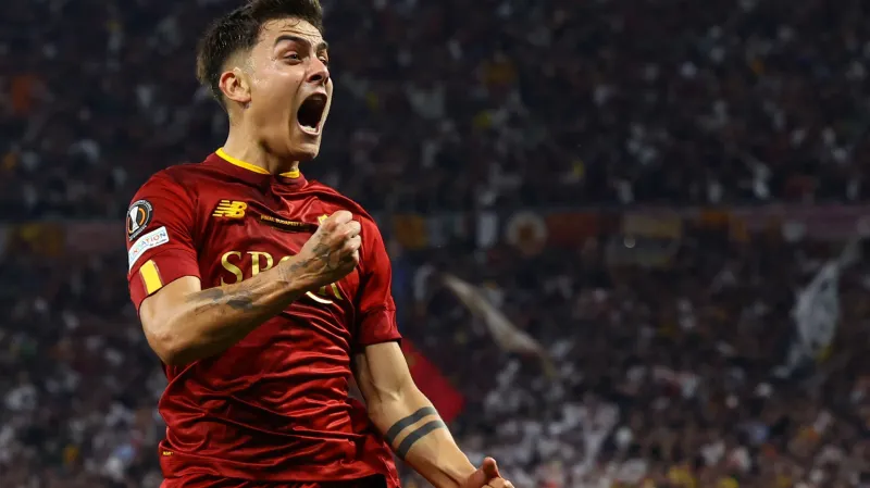 Paulo Dybala slaví gól