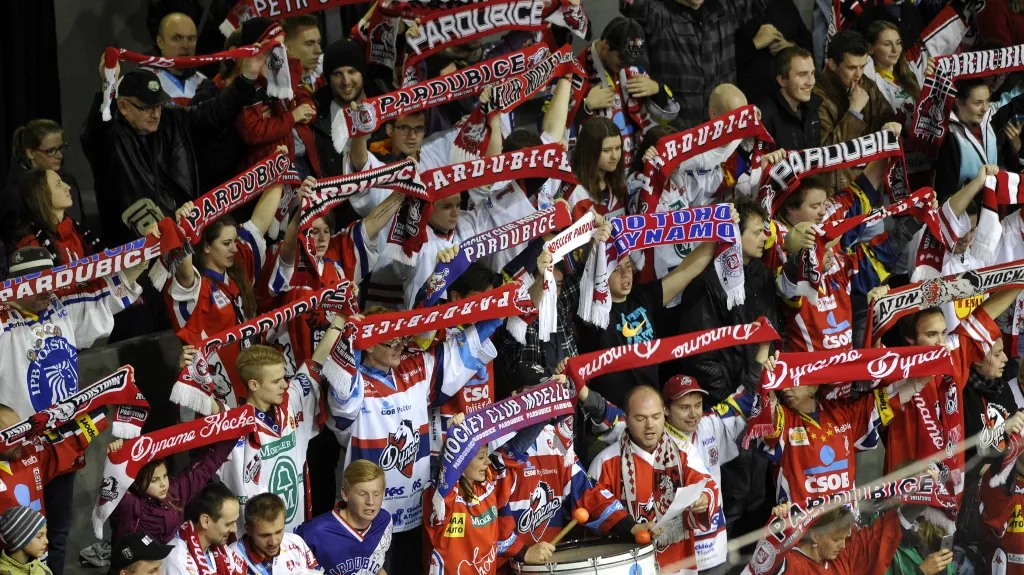 Fanoušci hokejových Pardubic