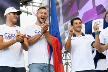 Krpálek a Prskavec při návštěvě olympijského parku v Praze