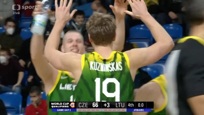 Basketbalisté nestačili na Litvu