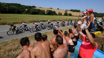 Závodníky na Tour de France trápí vlna veder