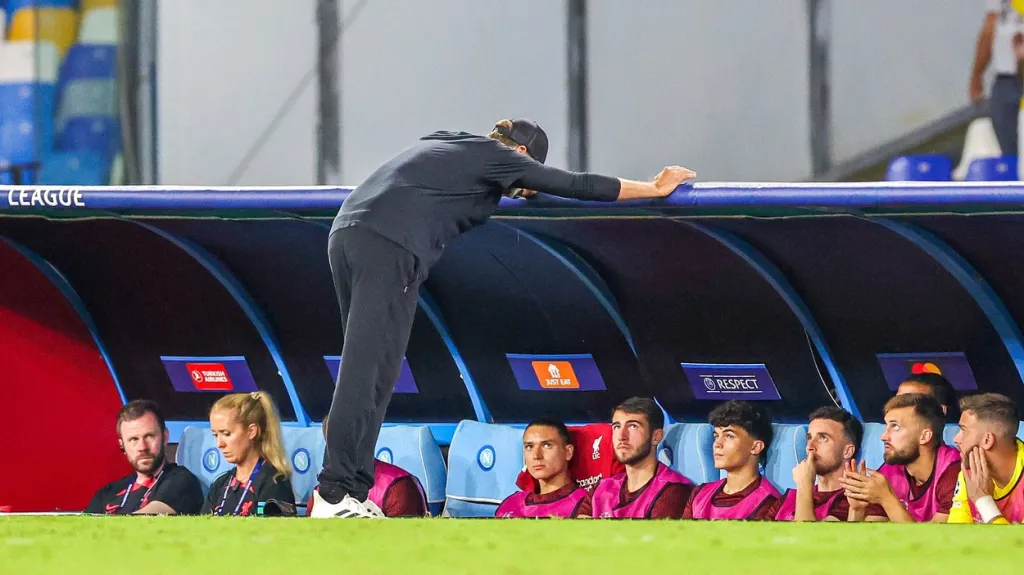 Hráči Liverpoolu sledují zoufalého Jürgena Kloppa