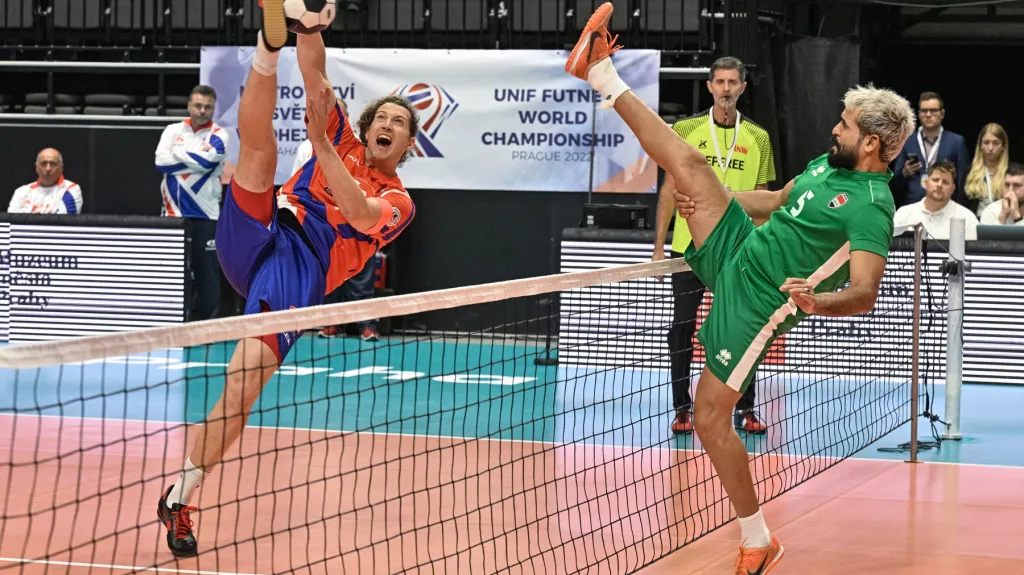 Jan Vanke v útoku proti iráckému bloku