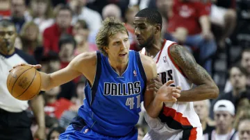 Dirk Nowitzki v utkání s Portlandem