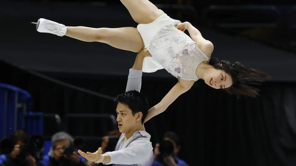  Japonští krasobruslaři Riku Miuraová a Rjuiči Kihara