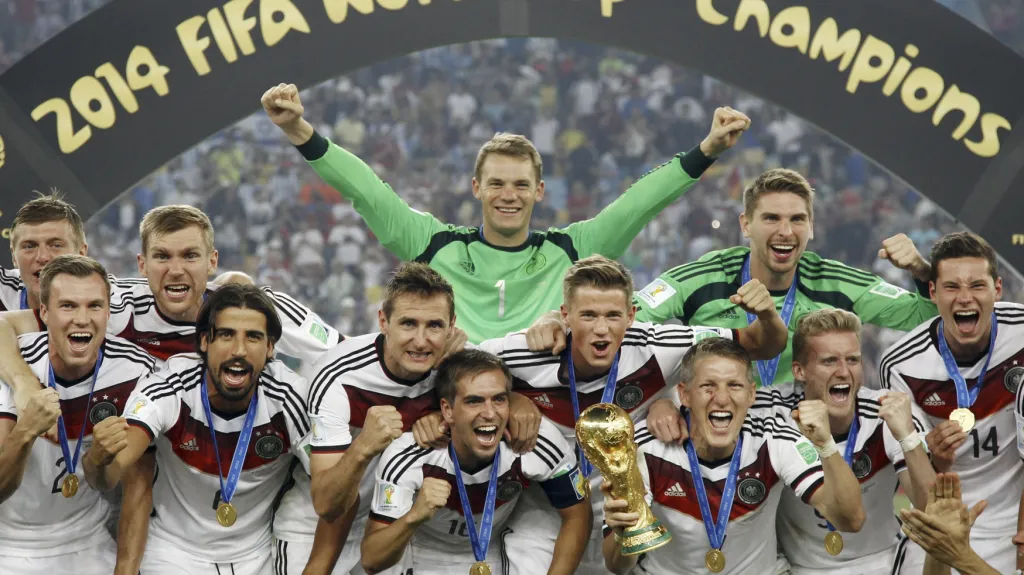 Slavící fotbalisté Německa