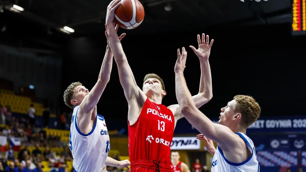 Čeští basketbalisté na ME do 20 let proti Polsku