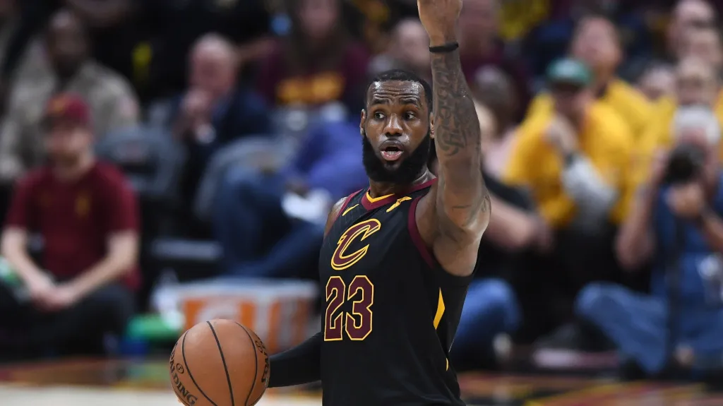 LeBron James v utkání proti Bostonu