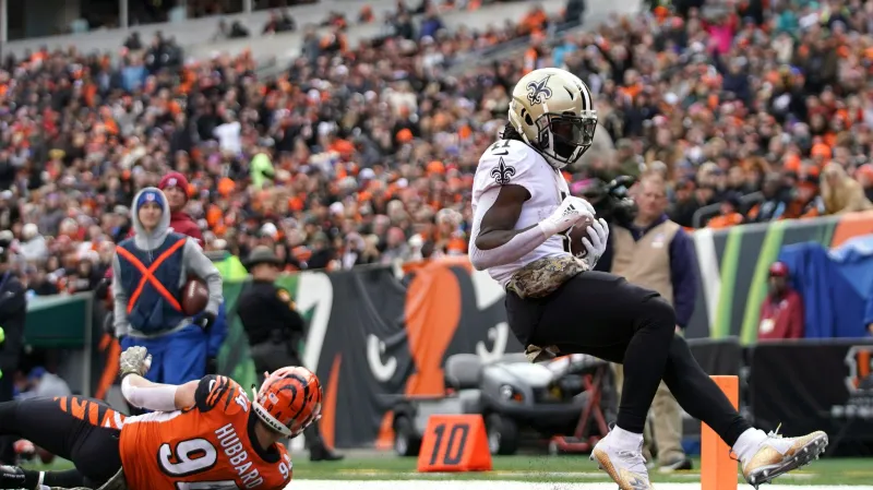 Alvin Kamara skóruje proti Cincinnati