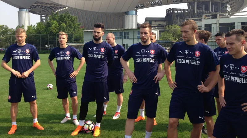 Čeští fotbalisté na tréninku v Číně