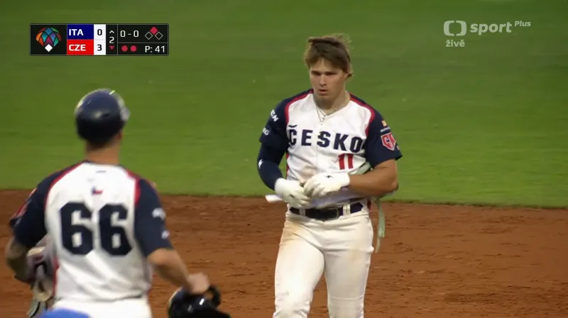 Klíčový tříbodový hit Šindelky v semifinále ME