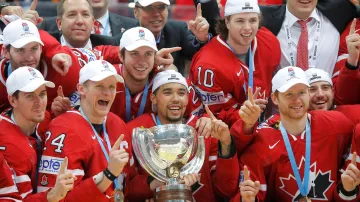 Hokejisté Kanady se radují z titulu mistrů světa