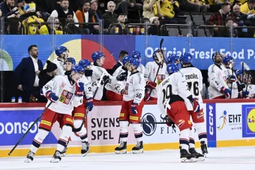 Čeští hokejisté se radují z gólu