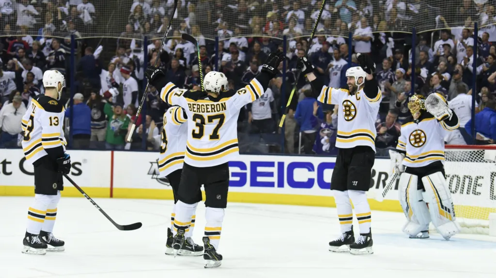 Hokejisté Bostonu se radují z postupu do finále Východní konference NHL