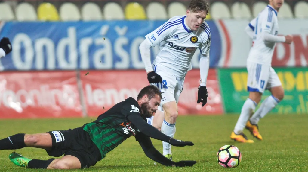 David Štěpánek z Jihlavy (uprostřed) v utkání proti Příbrami