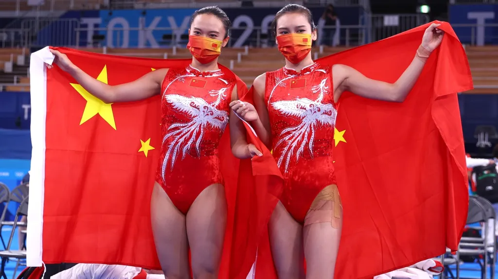 Čínské skokanky na trampolíně Ču Süe-jing a Liou Ling-ling 