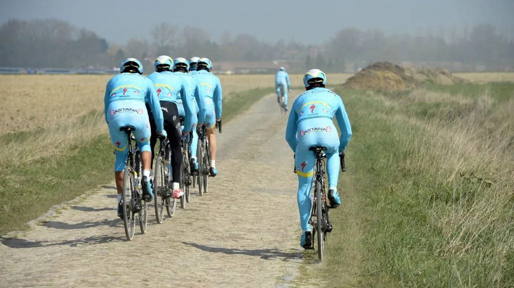 Cyklisté stáje Astana