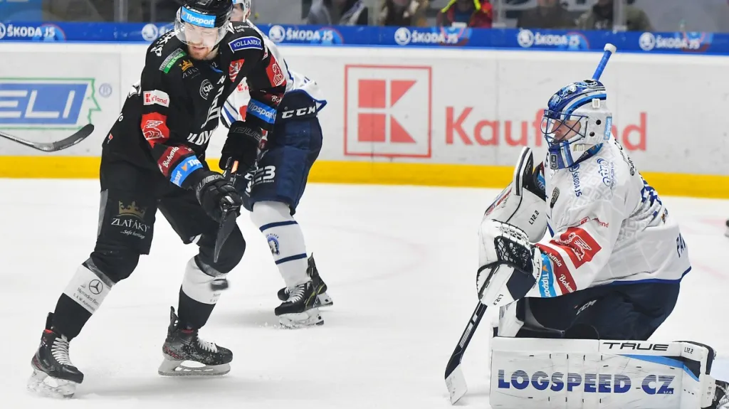 Karlovarský Dávid Gríger cloní plzeňskému Dominiku Pavlátovi