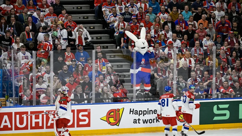 Maskot MS v hokeji králík Bob