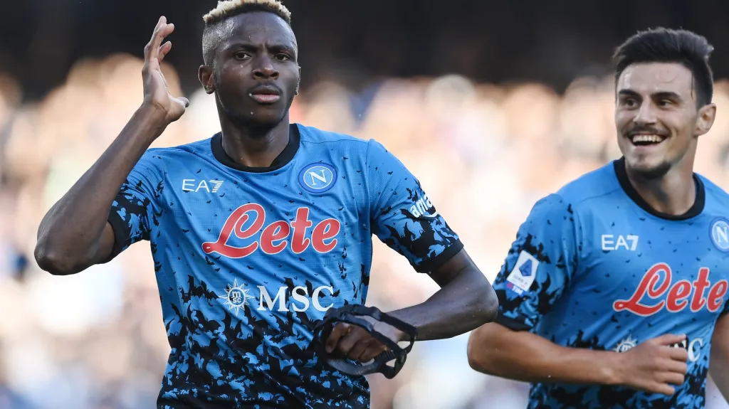 Victor Osimhen se raduje z branky