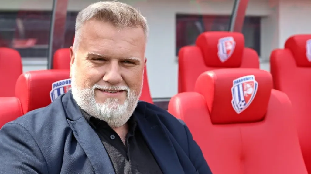 Jiří Saňák přebírá Pardubice