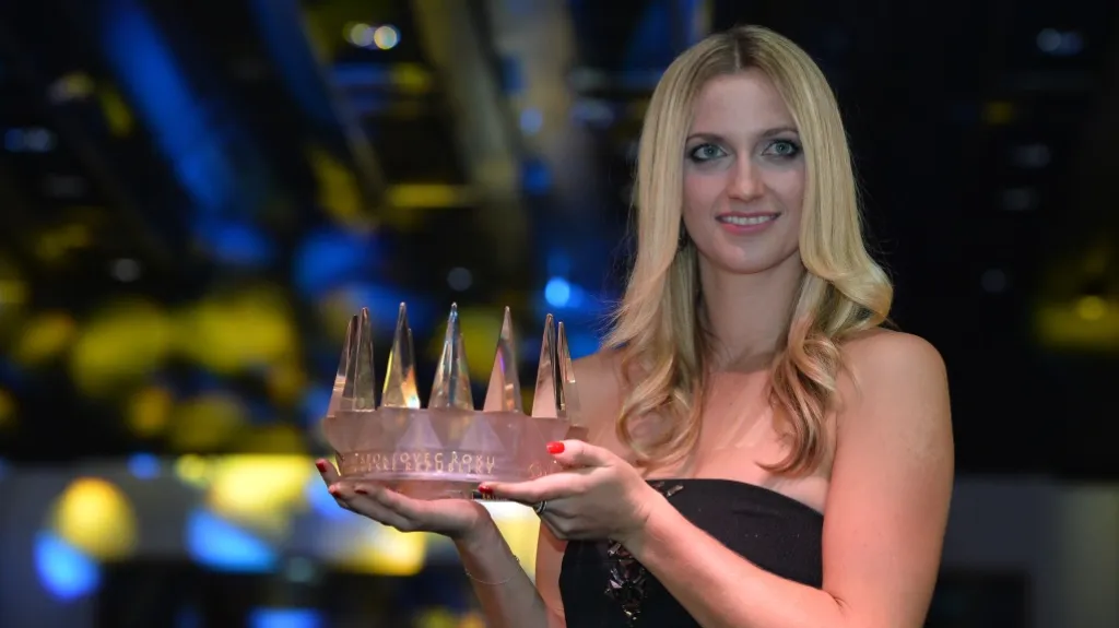 Petra Kvitová s trofejí pro vítěze ankety Sportovec roku