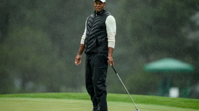 Woods prošel na Masters cutem, vede Koepka před Rahmem