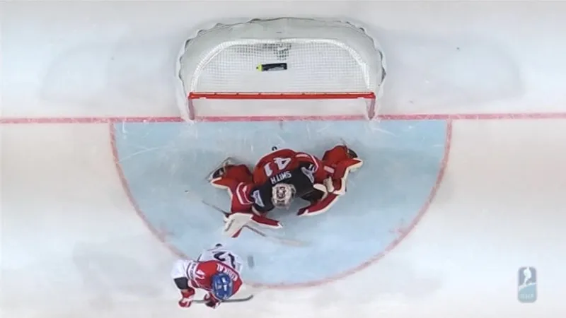 Moment v utkání Kanada - Česko: Neuznaný Jordánův gól (39. min.)