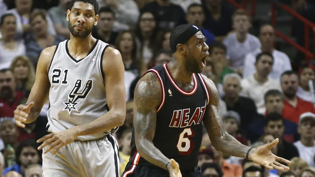 Tim Duncan ze San Antonia Spurs a LeBron James z Miami