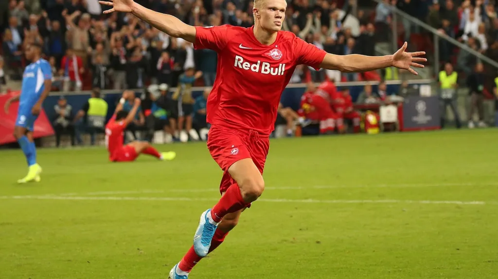 Erling Haaland ze Salcburku se raduje z gólu v Lize mistrů