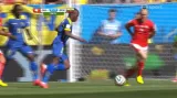 Šance v utkání Švýcarsko - Ekvádor: Valencia se málem trefil podruhé (60. min.)