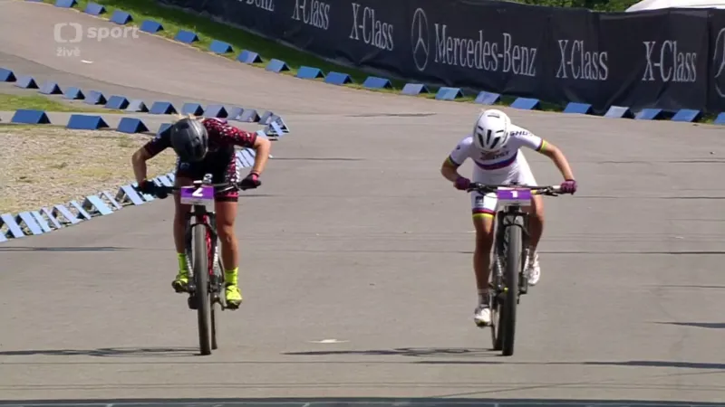 Finiš závodu žen do 23 let a ohlasy Freiové