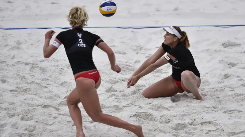 Hermannová se Štochlovou si zahrají v Dubaji o titul