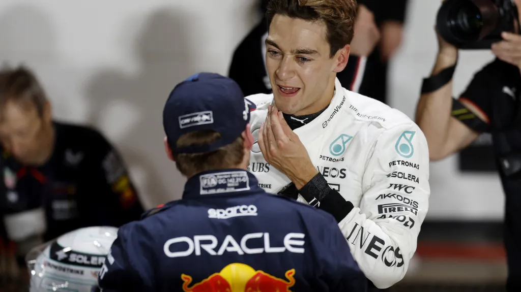 Max Verstappen a George Russell