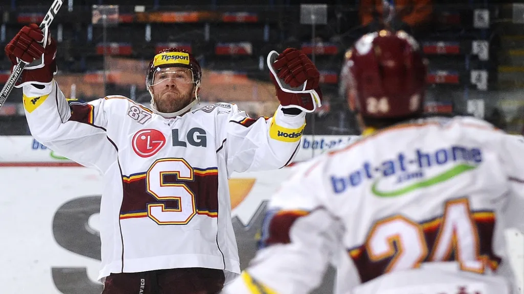 Petr Ton se raduje z gólu