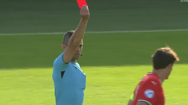 Rychlá červená karta v zápase Gruzie – Portugalsko