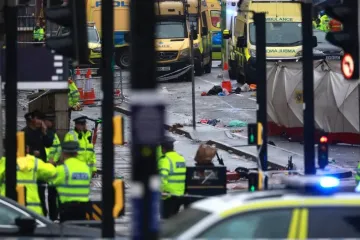 Záchranáři zasahují po sražení několika lidí autem v anglickém Liverpoolu