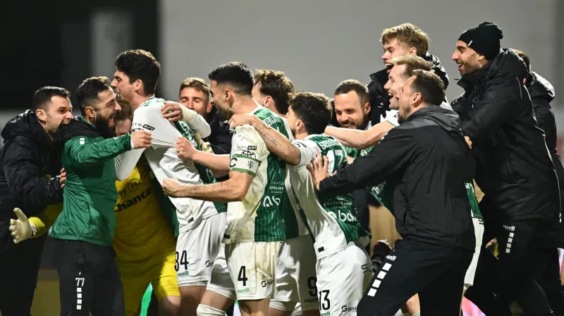 Radost fotbalistů Jablonce po vyřazení Slavie v poháru