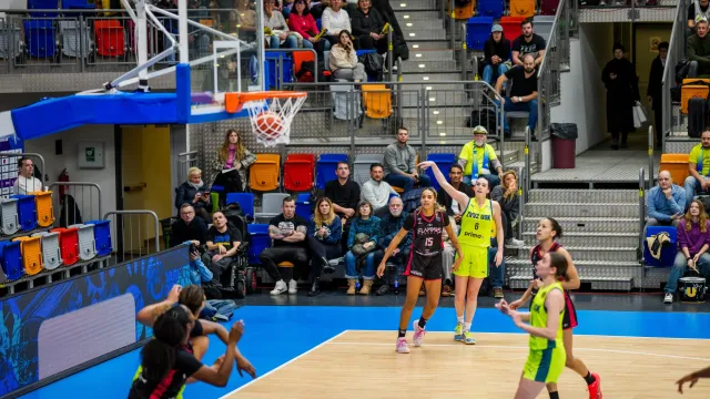 Záznam utkání ZVVZ USK Praha – Flammes Carolo Basket