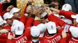 Hokejisté Kanady s trofejí pro mistry světa