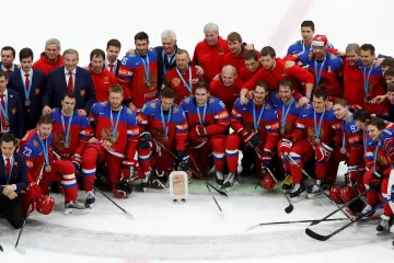 Hokejisté Ruska s trofejí za 3. místo na mistrovství světa